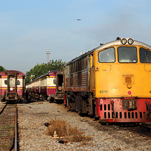 タイ国鉄 泰緬鉄道の旅 1 - 早朝のバンコク＝トンブリー駅