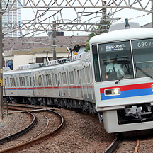 京成8800形 赤と青の京成カラーに塗装変更